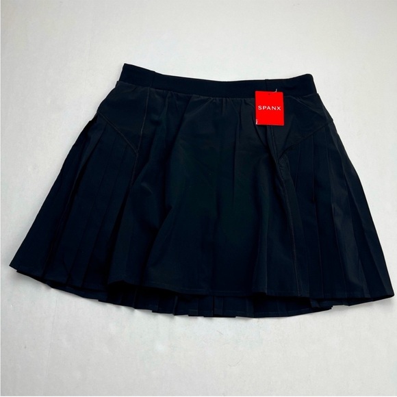 Spanx The Get Moving‎ Pleated 14" Skort Black SZ Small Inner Pocket Athletic NEW - Picture 2 of 14